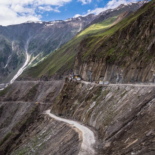 Zoji La Pass – Gateway to Ladakh Travel Guide